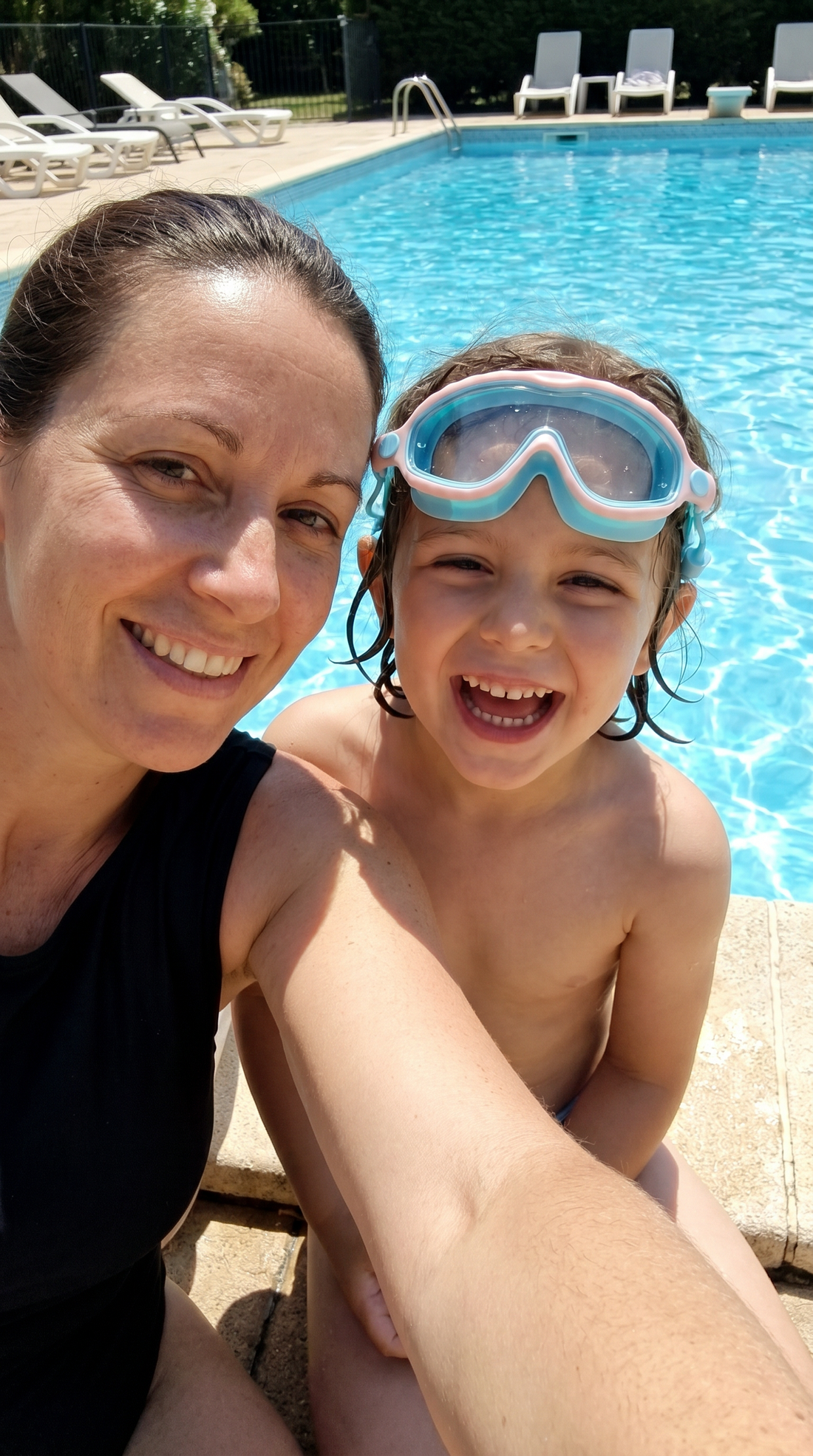 Mère et enfant avec lunettes Aqualy
